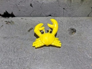 TMNT TEENAGE MUTANT NINJA TURTLES YELLOW CRAB ACCESSORY SURFER LEONARDO LEO RARE - Picture 1 of 2