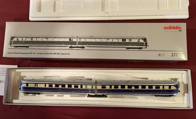 Märklin 37776 SVT 137 der DRG/DB neuwertig (dunkelblau/elfenbein) - Bild 1 von 4