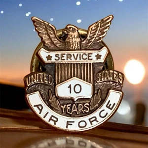 Vtg Original US Air Force 10 Year Service Pin Military Gold Tone White Enamel - Picture 1 of 12