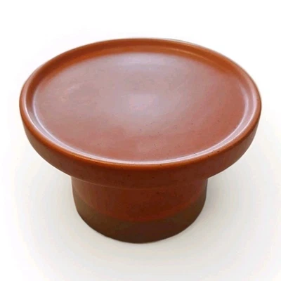 Elevador de candelabro manchado naranja cosecha granja otoño con fondo marrón Foto 1 de 4