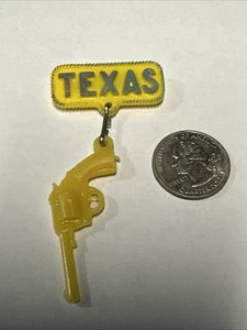 Vintage 1948 Lions Club Plastic Pin Pistol Texas MD-2 - Picture 1 of 2