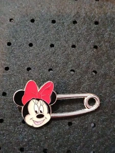 Pin de seguridad Minnie Mouse Disney prendedor comercial primer lanzamiento envío gratuito - Imagen 1 de 2