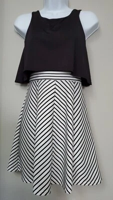 Vestido feminino Emily West listrado preto e branco buraco na fechadura costas tamanho 12 - Imagem 1 de 4