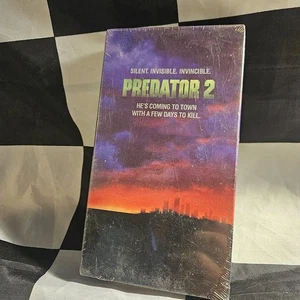 Predator 2 (1991) VHS Sealed Action Sci-fi Arnold Schwarzenegger  - Picture 1 of 4