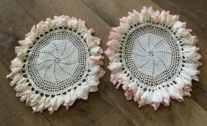 Set Of (2) Matching Vintage Hand Crocheted Pink And White Doilies Leaf Edging - Picture 1 of 2
