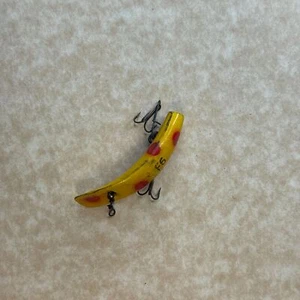 Vintage Yellow Wooden Fishing Lure With Triple Hooks - Banana Shaped Design - Picture 1 of 1