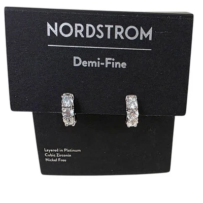 Pendientes de aro finos Nordstrom Demi circonitas cúbicas en capas en platino Foto 1 de 4