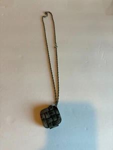 Collana con ciondolo medaglione profumo massiccio cachet vintage anni 50-70 24" - Foto 1 di 5