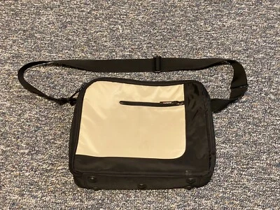 Сумка почтальона SWATCH GROUP черная и серая (4 дизайна) с клапаном - Изображение 1 из 4