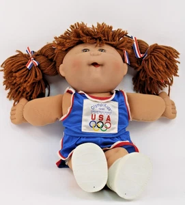 Muñeca Cabbage Patch Olympikids 1996 cabello castaño, ojos marrones lengua fuera completa - Imagen 1 de 8