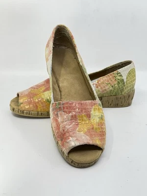 Aerosoles Mujer Peeptoe Cuña Floral Repujado Gamuza Zapatos Planos Talla 8.5 Usados Foto 1 de 4