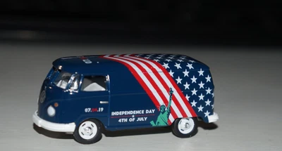 Greenlight 1/64 1960 Volkswagen VW T2 furgoneta panel 2019 4 de julio Día de la Independencia Foto 1 de 3