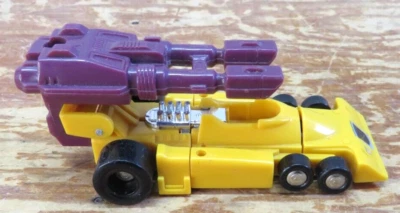 Coche de carreras amarillo de colección Transformers 1985 G1 Stunticons Menasor tira de arrastre Foto 1 de 4