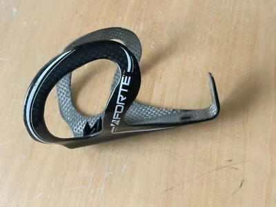 Jaula para botellas de agua de fibra de carbono Forte Foto 1 de 4