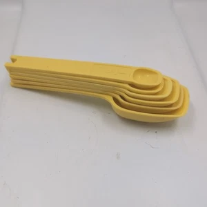 VTG Tupperware Yellow Measuring Spoon Set of 6 Tsp TBSP Retro Kitchen READ - Picture 1 of 3