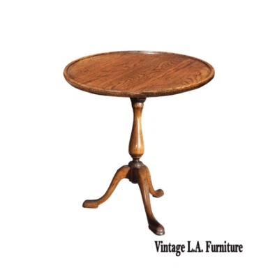 Mesa lateral redonda vintage de madeira de carvalho com pernas Queen Anne - Imagem 1 de 4