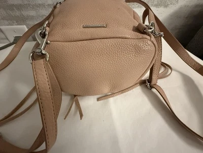 NUEVO SIN ETIQUETAS Rebecca Minkoff Mini Julian Mochila Convertible Cuero Rosa Foto 1 de 4