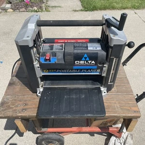 Portable DELTA MODEL NO. 22-560 12 1/2" X 6" Wood Planer - Imagen 1 de 20