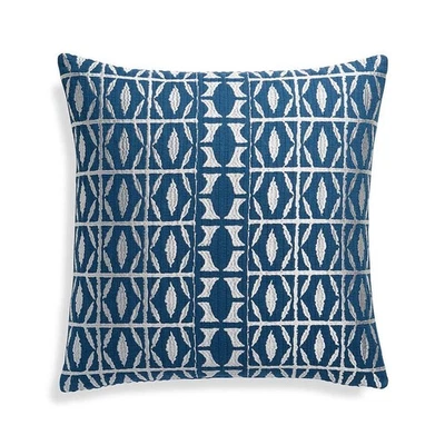 Синие наволочки Crate and Barrel с белой вышивкой 2 Seneca - Изображение 1 из 4