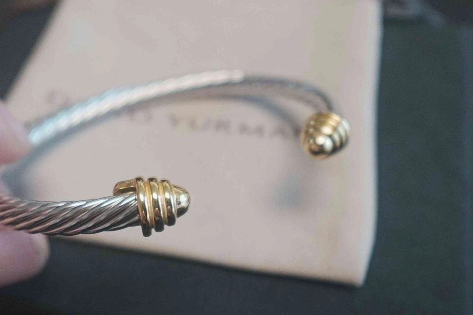 Brazalete David Yurman de 4 mm clásico con cable de plata de ley y brazalete con cúpula de oro de 18 quilates Foto 1 de 4