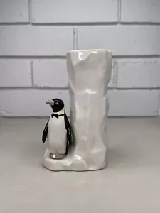 Vintage Otagiri Emperor Penguin Bowtie On Iceberg Bud Vase Small - Japan - Foto 1 di 8
