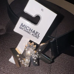 Nuevo Michael Kors Mujeres Talla XL Dorado Estrás Logo MK Hebilla Cinturón Cuero Negro - Imagen 1 de 11