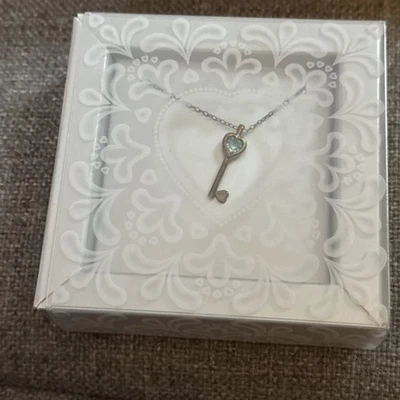 Collar Colgante Llave Corazón Plata Esterlina Piedra Natal Marzo Aguamarina Nuevo en Caja Avon Foto 1 de 4