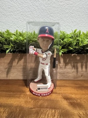 Mike Trout Los Angeles Angels Throwback Uniform SGA Bobblehead Foto 1 de 4