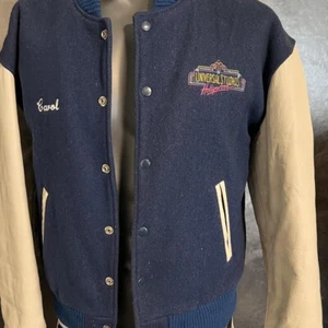 Chaqueta de Empleado Universal Studios De Colección Talla Mediana Letterman - Imagen 1 de 6