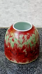 ANTIK 19c CHINESISCHES PORZELLAN PFIRSICHBLÜTE GLASUR BÜRSTENTOPF IN GRÜN & OCHENBLUTROT - Bild 1 von 9
