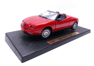 Maisto 1:18 Alfa Romeo Spider 1:18 Red Diecast  - Picture 1 of 9