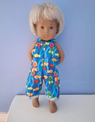 CAROLANNS BJB Vintage Baby Sasha Puppenkleidung, süße bunte Fische kurze Latzhose