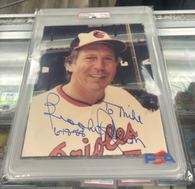 BROOKS ROBINSON SIGNED PHOTO 8X10 "TO MIKE" HOF ORIOLES PSA/DNA CERT COA - Image 1 of 2