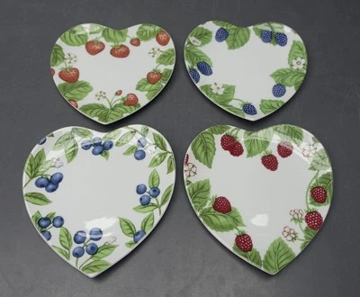 Williams Sonoma Juego de 4 Platos de Snack Colección Berry 7" en Forma de Corazón Japón Foto 1 de 4