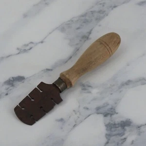 Antigua Herramienta CARPINTERIA Triscador de Dientes Madera y Hierro VINTAGE - Picture 1 of 2