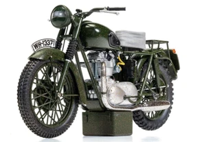 CORGI CLASSICS 1/12 TRIUMPH TR6 TROPHY STEVE MCQUEEN "THE GREAT ESCAPE" CC08501 - Picture 1 of 12