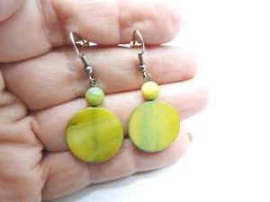 Yellow Green Dyed Shell Disc Pierced Earrings Vintage - Picture 1 of 3