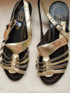 Vintage Women's Yahlee open Toe Casual Flat gold sandals Size 6 shoes - Picture 1 of 5