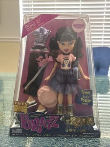 MUÑECA BRATZ 2002 STRUT IT - JADE, juguete del año con póster en el interior nueva en caja - Imagen 1 de 6