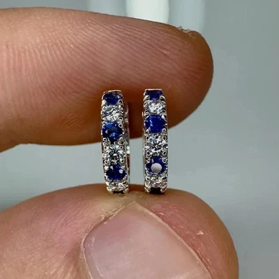 Aretes tipo argolla redondos de diamantes y zafiros naturales de 0,85 quilates GH/SI para mujer de oro de 14 k Foto 1 de 4