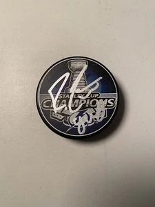 Ross Colton Signed Tampa Bay Lightning 2021 Stanley Cup Champ Puck “GWG” Inscr!! - Picture 1 of 1