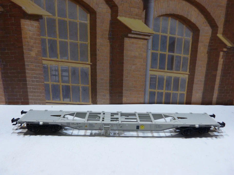 Vierachsiger Containertragwagen AAE von Märklin    75/83 - Image 1 of 1