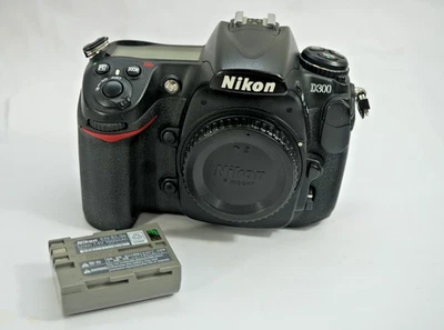 Nikon D D300 Digital SLR-Digitalkamera - Schwarz (Nur Gehäuse) - Bild 1 von 4