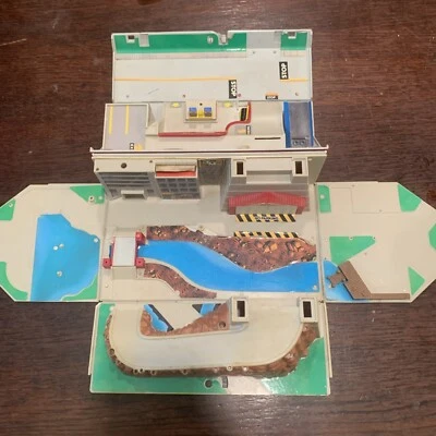 Vintage MicroMachines Super City Toolbox PlaySet Galoob 1988 - Image 1 of 4