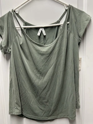 Novo com etiquetas! Blusa Mudd verde oliva manga tiras blusa macia modal (rayon) P - Imagem 1 de 4