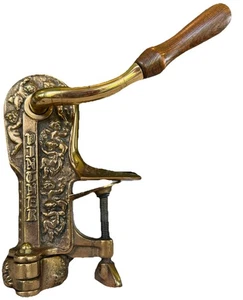 Wine Bottle Opener, Vintage Vinter, Brass, table mount, Cherub, Rogar, Corkscrew - Picture 1 of 7