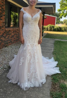 Essense of Australia D2434 Wedding Dress – Size 12, Blush/Ivory Mermaid Lace. - Image 1 of 4