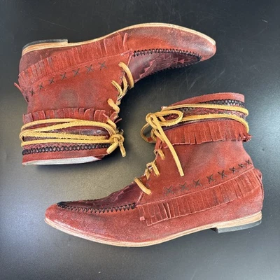 Botas mocasín FREEBIRD by Steven FB-Tribe rojas de gamuza con flecos azteca en relieve talla 10 Foto 1 de 4