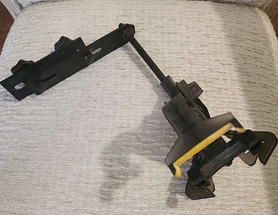 Hunter's Specialties Limb Lock Tree Stand or Ground Blind Compound Bow Holder - Image 1 of 4