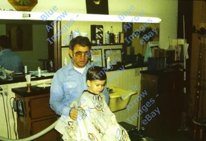 1981 35 mm Dia Barber Shop Kleinkind Junge Haarschnitt #10187 - Bild 1 von 1